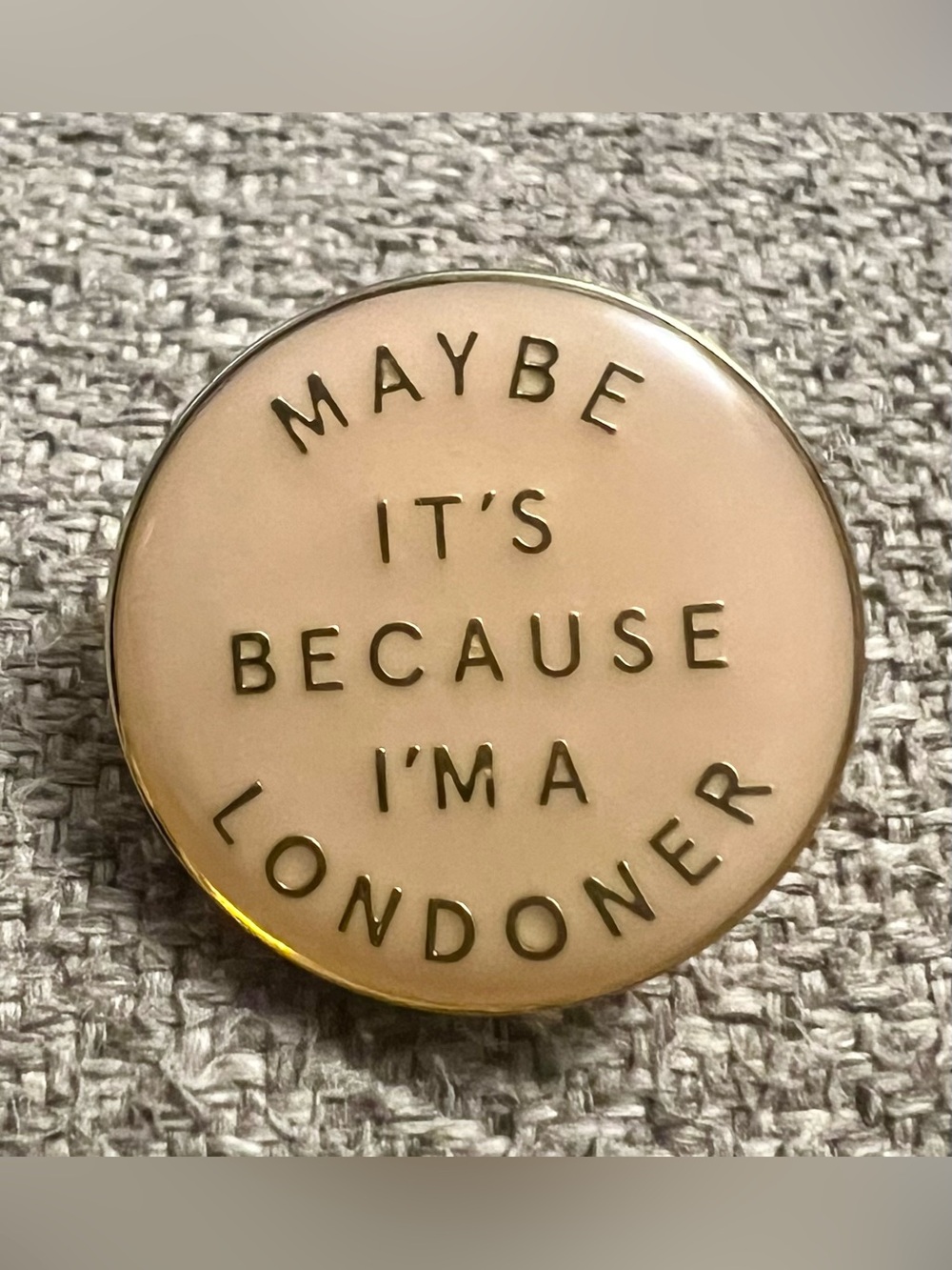BURBERRY COLLECTORS PIN MAYBE ITS BECAUSE IM A LONDER COLOR PINK SMALL-NEW